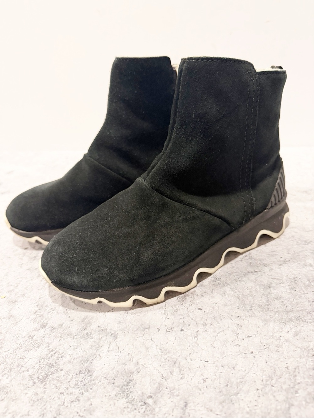Sorel Kinetic Short Black Suede Faux Fur Lined Ankle Boots NL3128-010 Womens 6.5